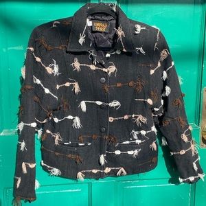 Cropped coat with threads and pockets